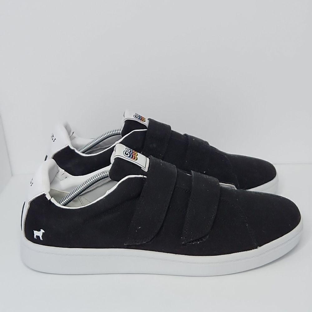 Goats 305 sneakers with removable insoles